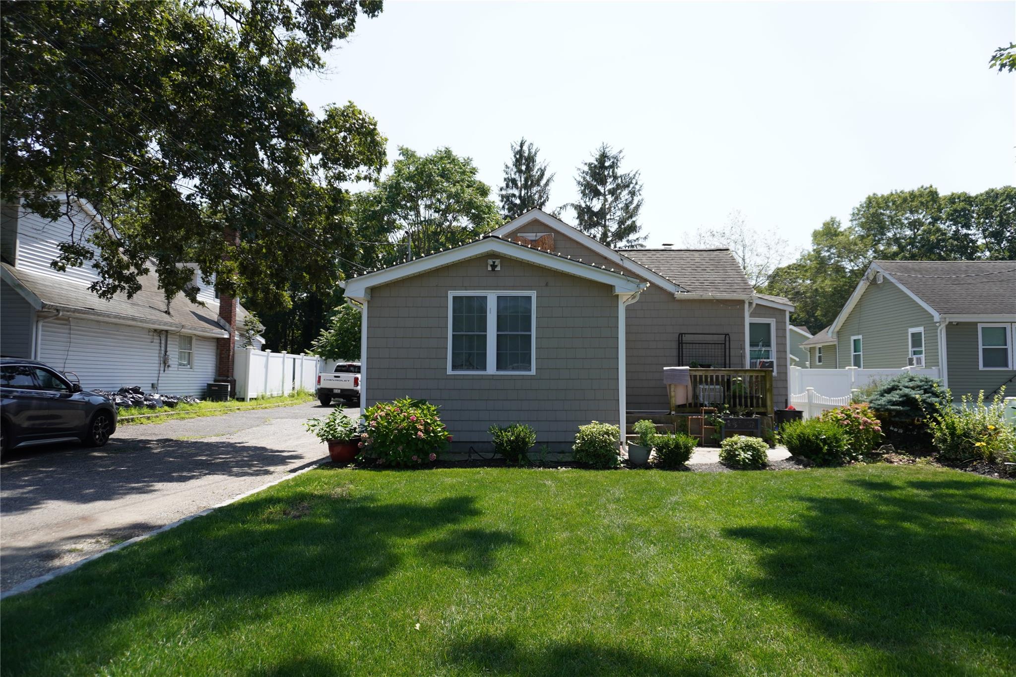 8 Maplewood Avenue Property Photo 1