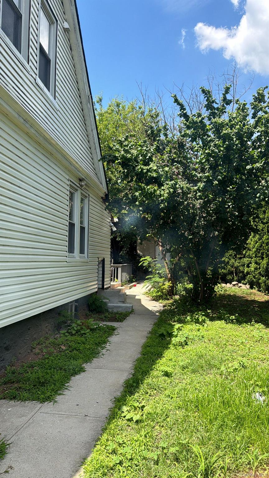 9 Roanoke Street Property Photo 4