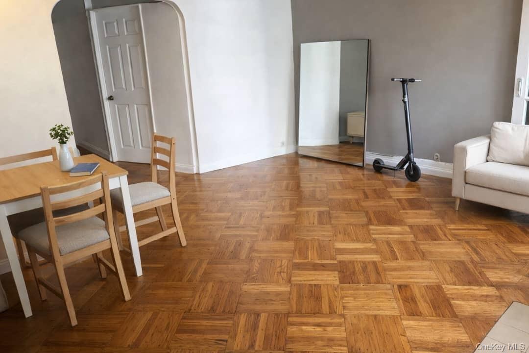 5024 39th Place Property Photo 2