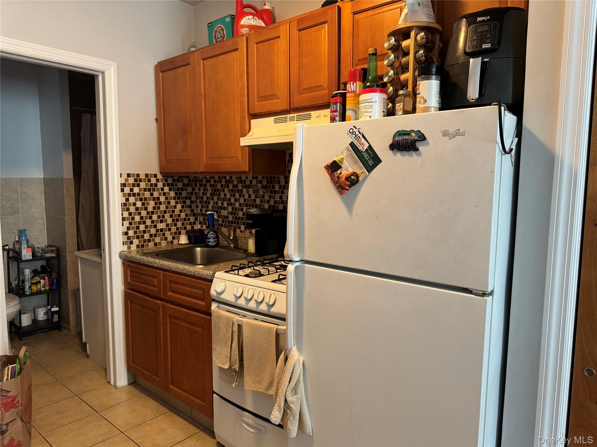 30-20 43rd Street Property Photo 16