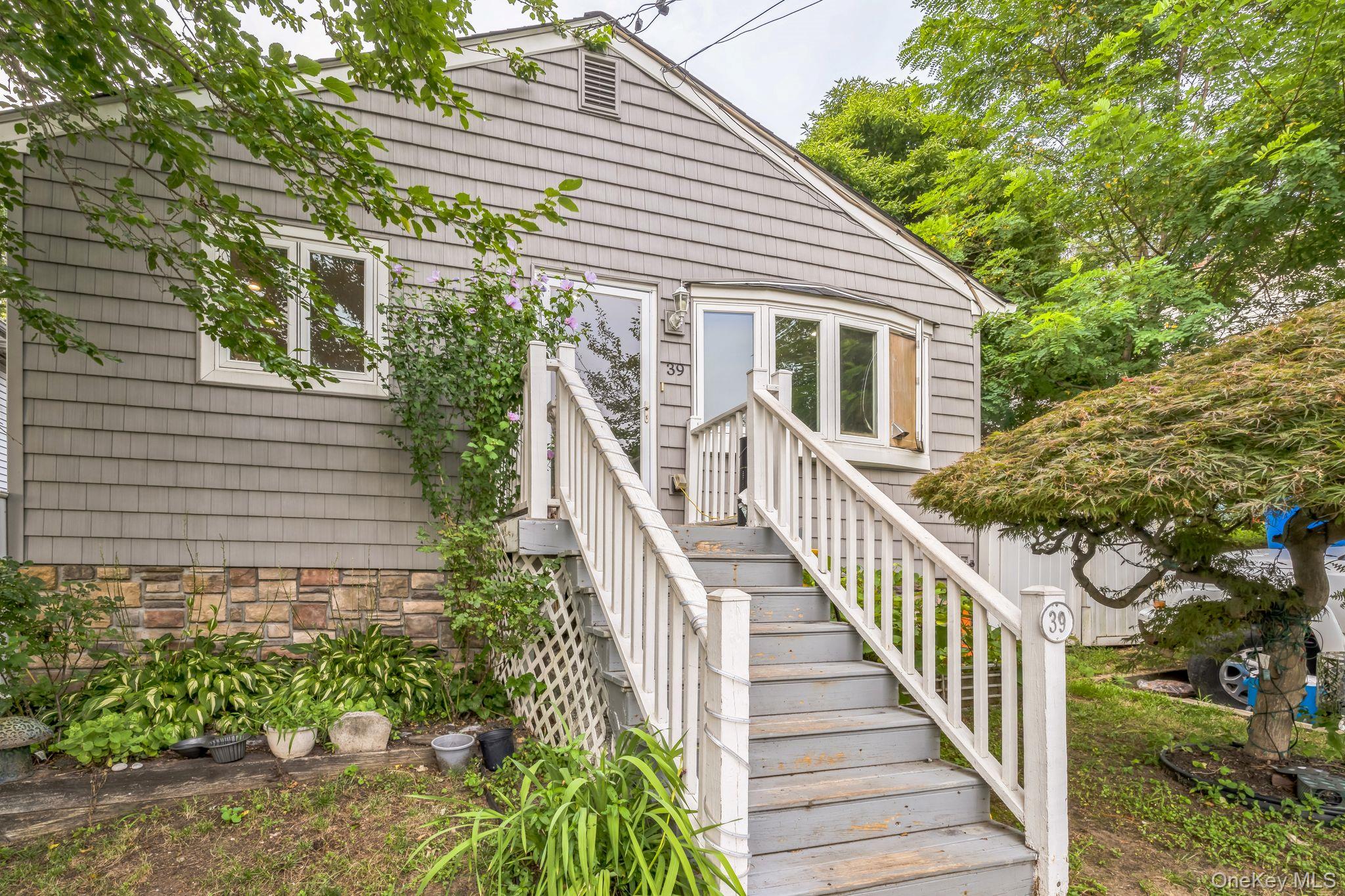 39 Willow Road Property Photo 1