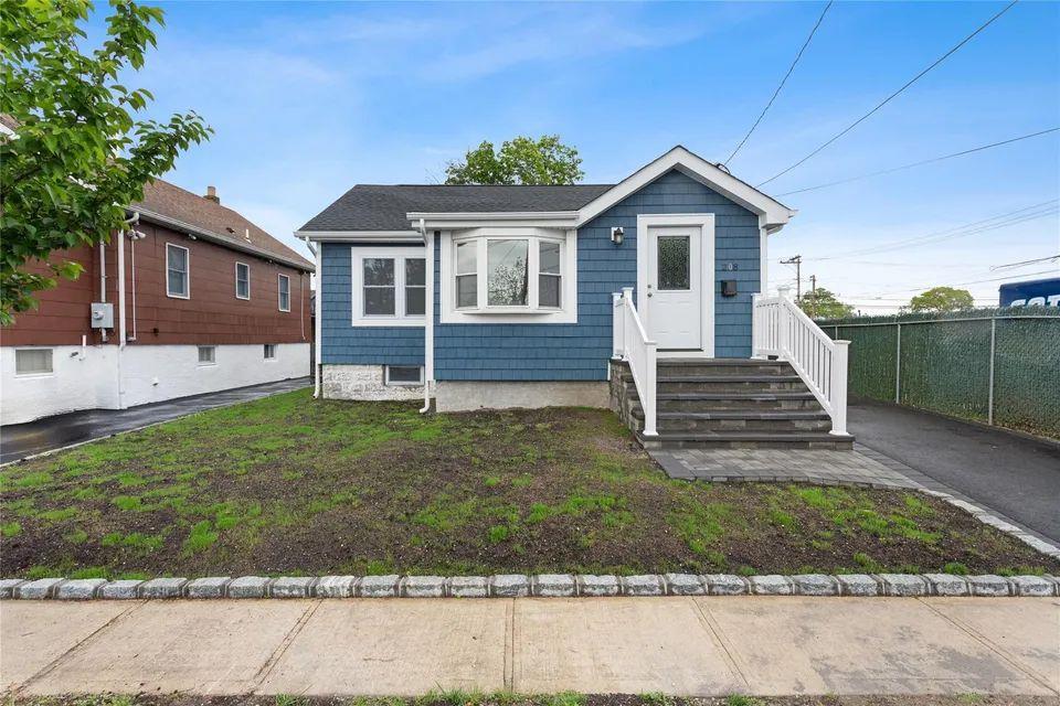 208 W Alhambra Avenue Property Photo 1