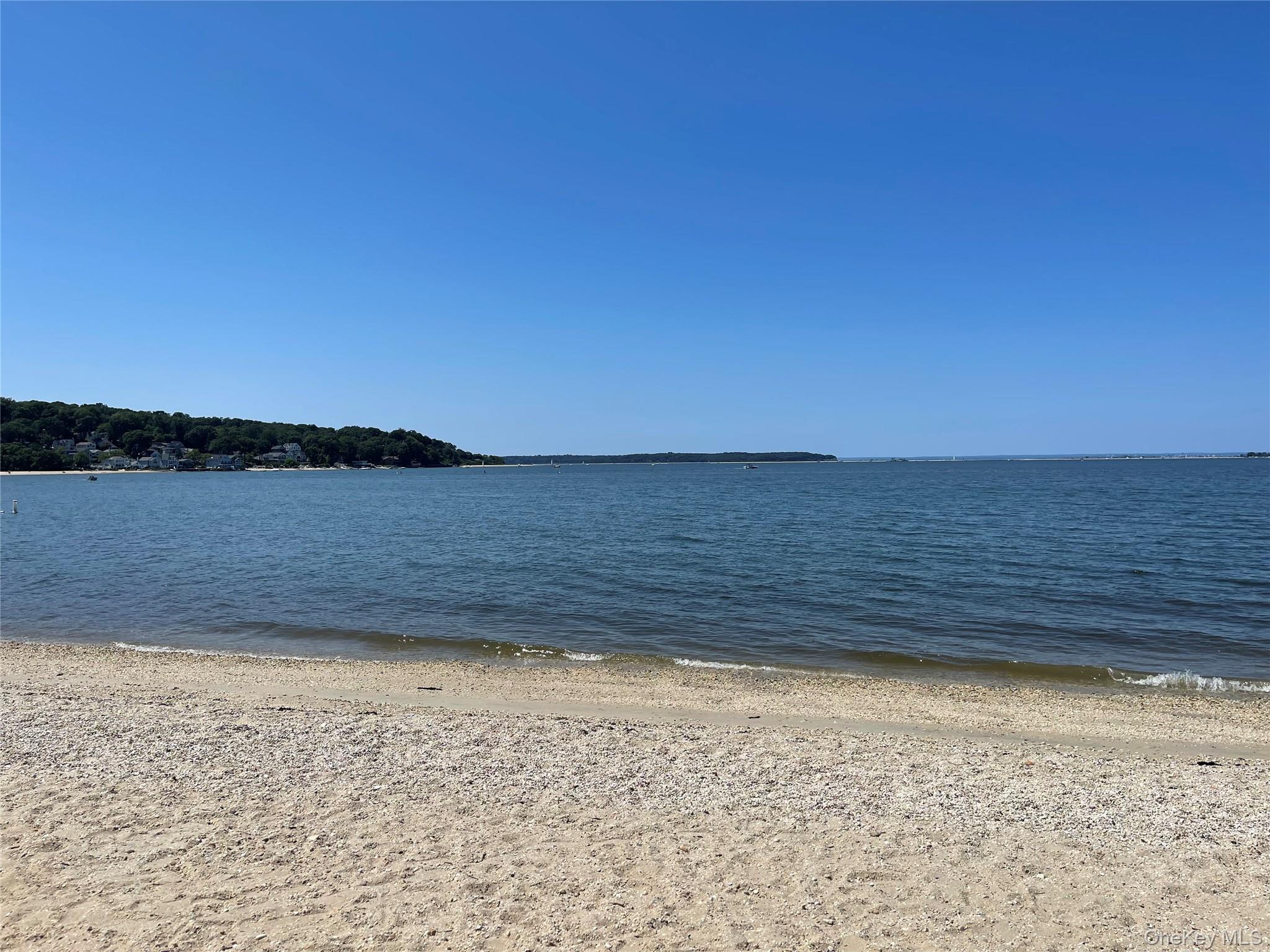 Little Neck Road Property Photo 1