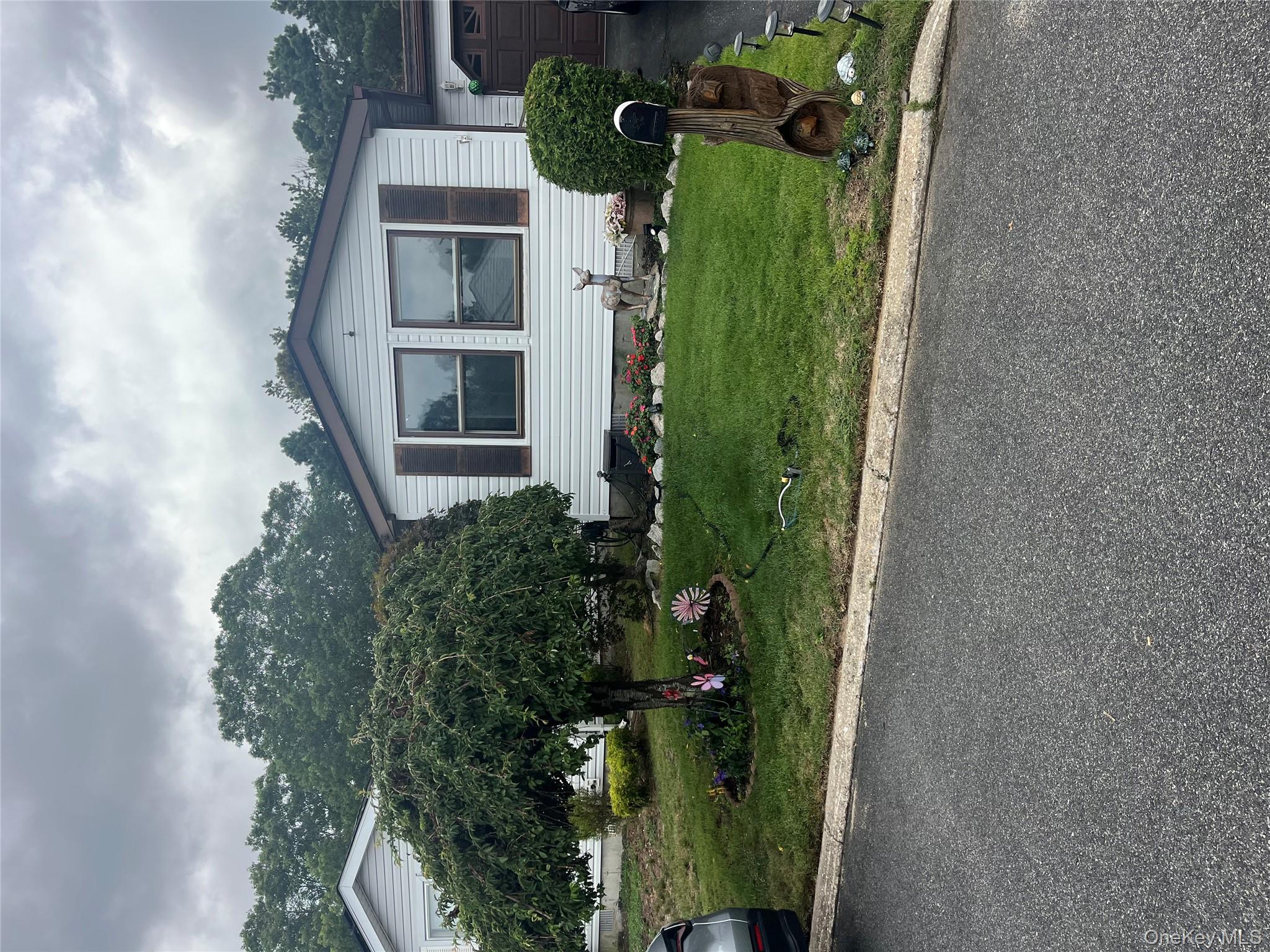 93 Village Circle Property Photo 1