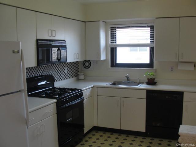 220 Sneden Place 220 Property Photo 6