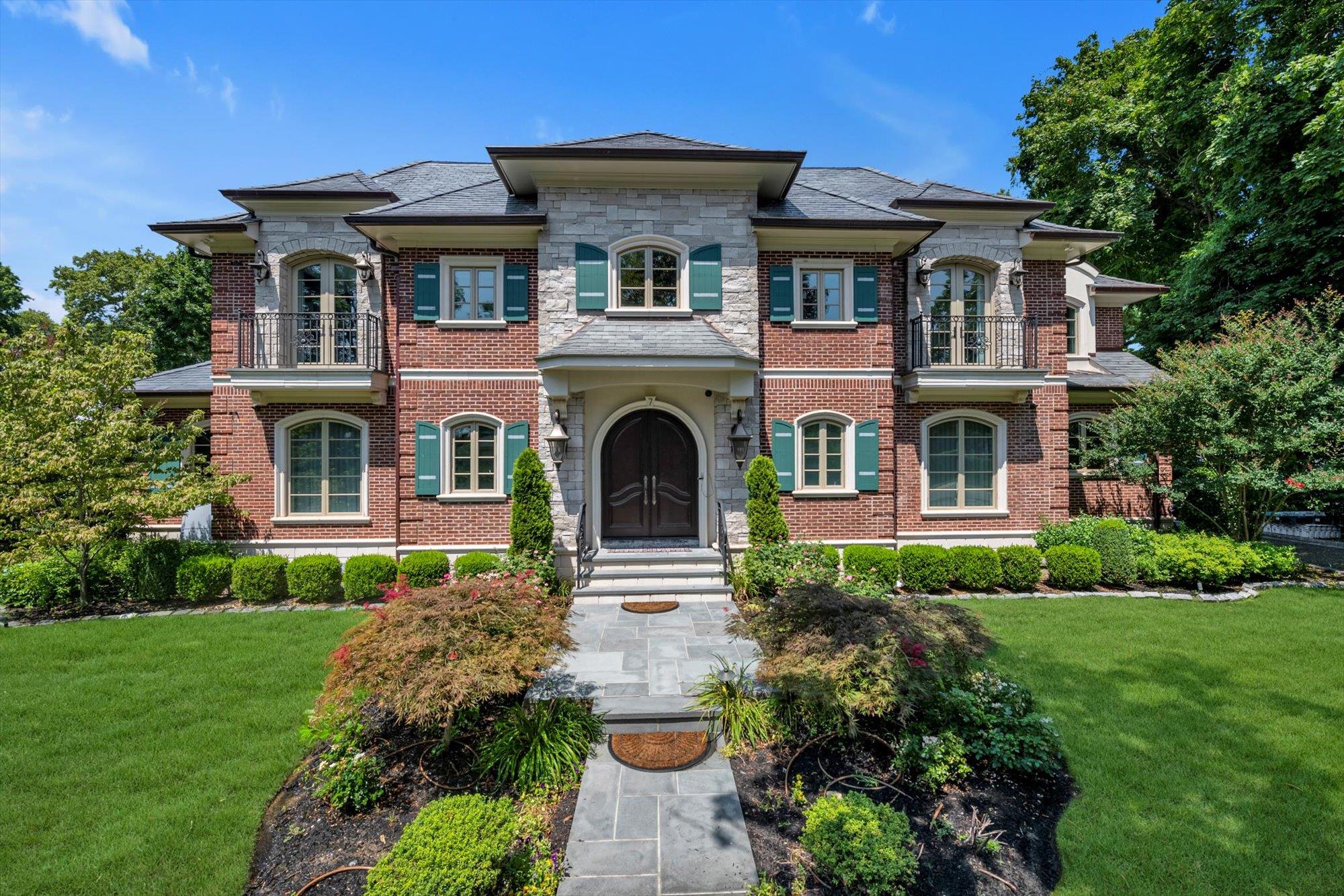 7 Beverly Property Photo 1