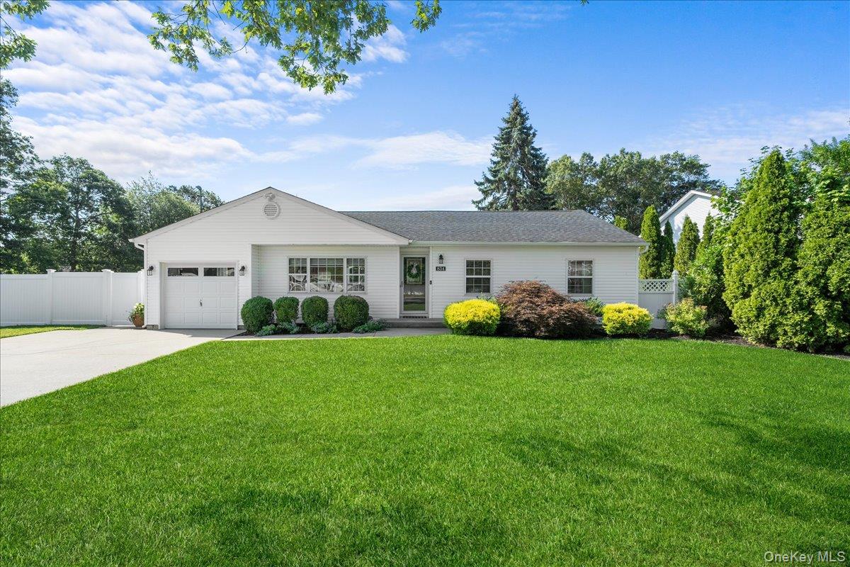 834 Peconic Street Property Photo 1