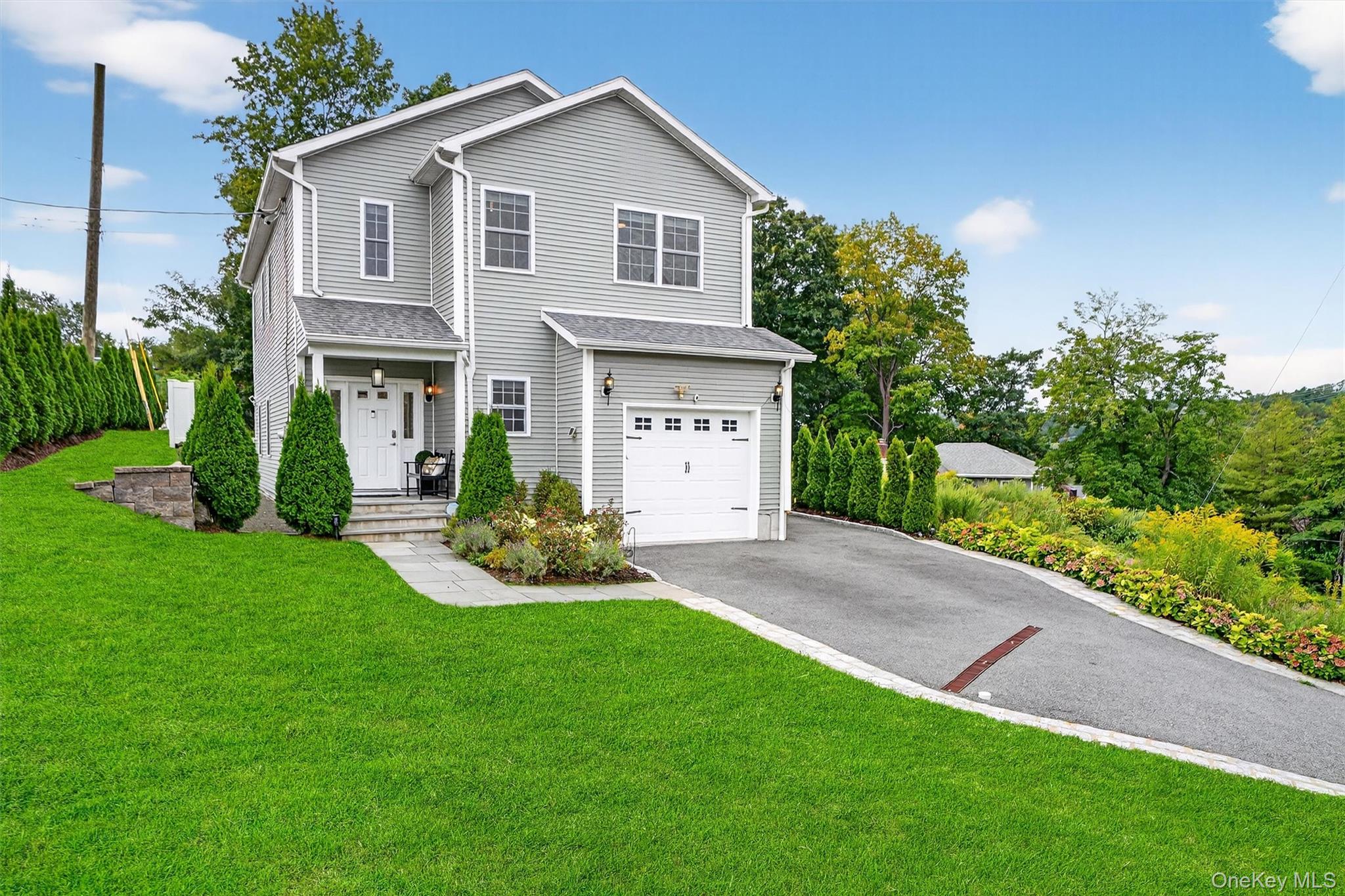 42 E Vincent Street Property Photo 1