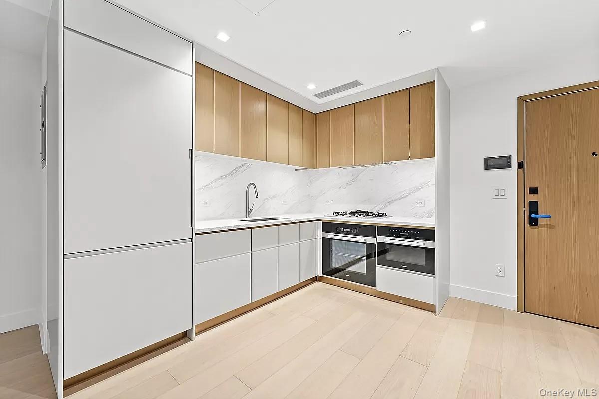 208 Delancey Street 2H