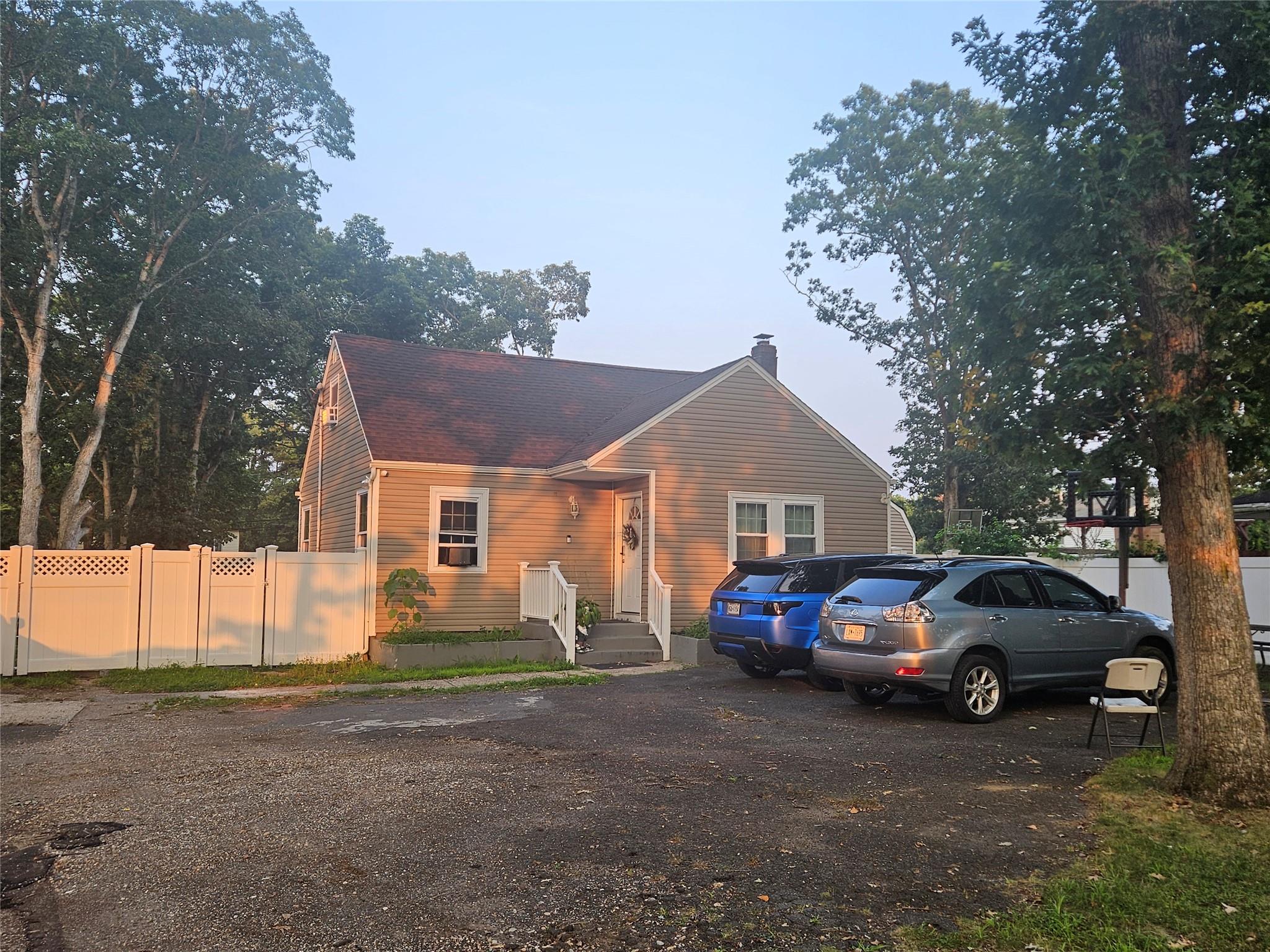 1681 Manatuck Blvd Property Photo 1