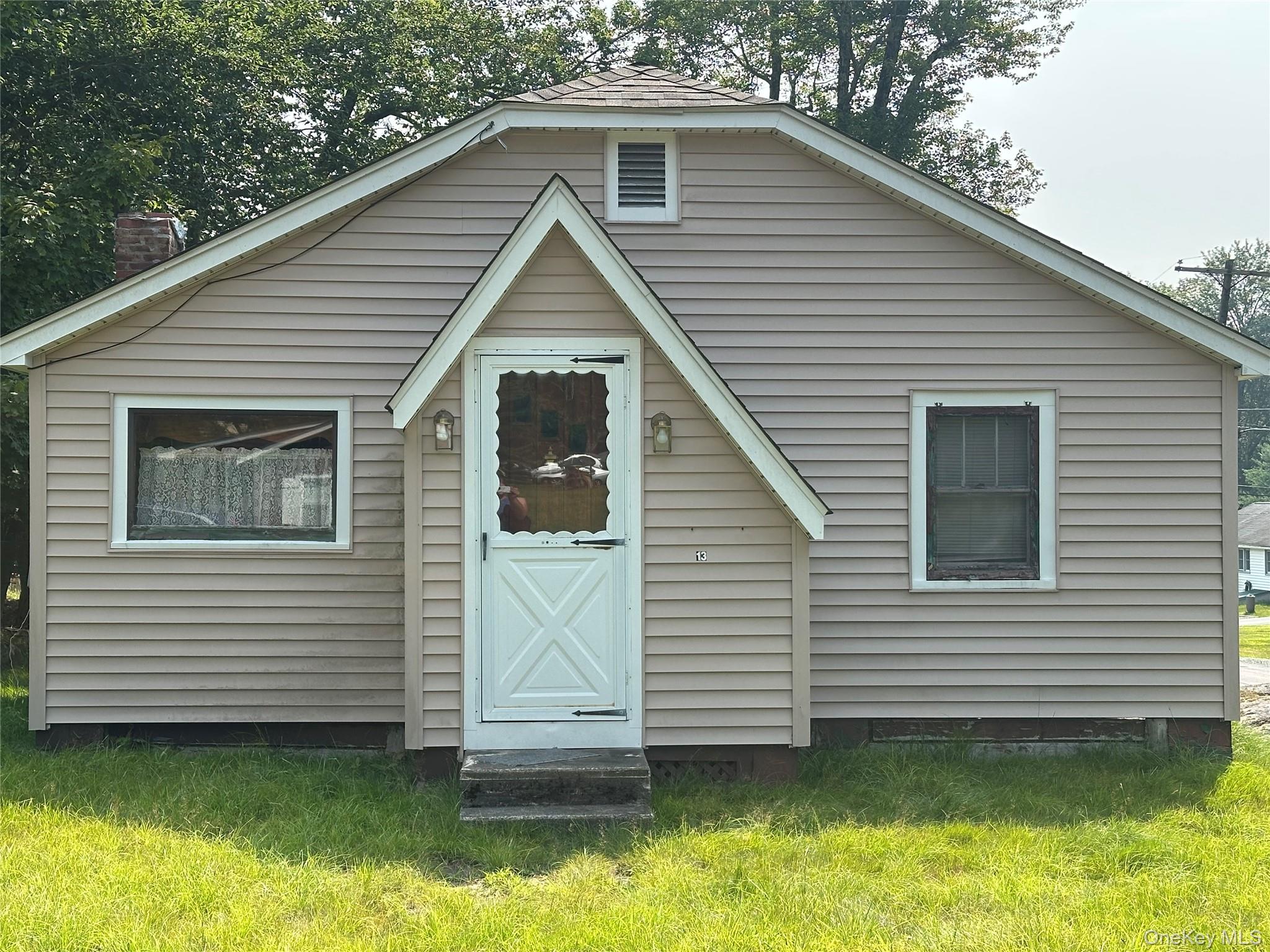 13 E Pierce Avenue Property Photo 1