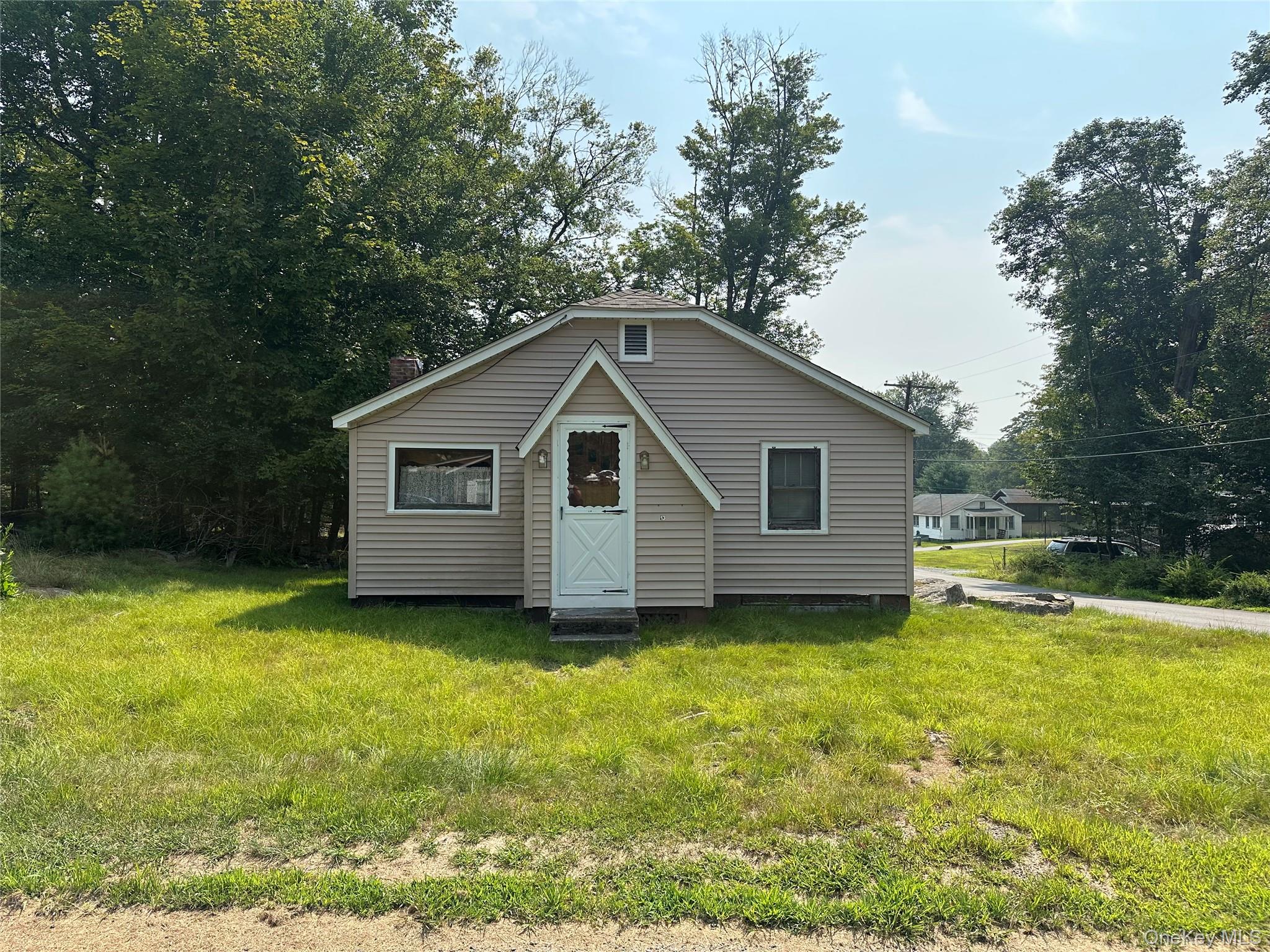 13 E Pierce Avenue Property Photo 2