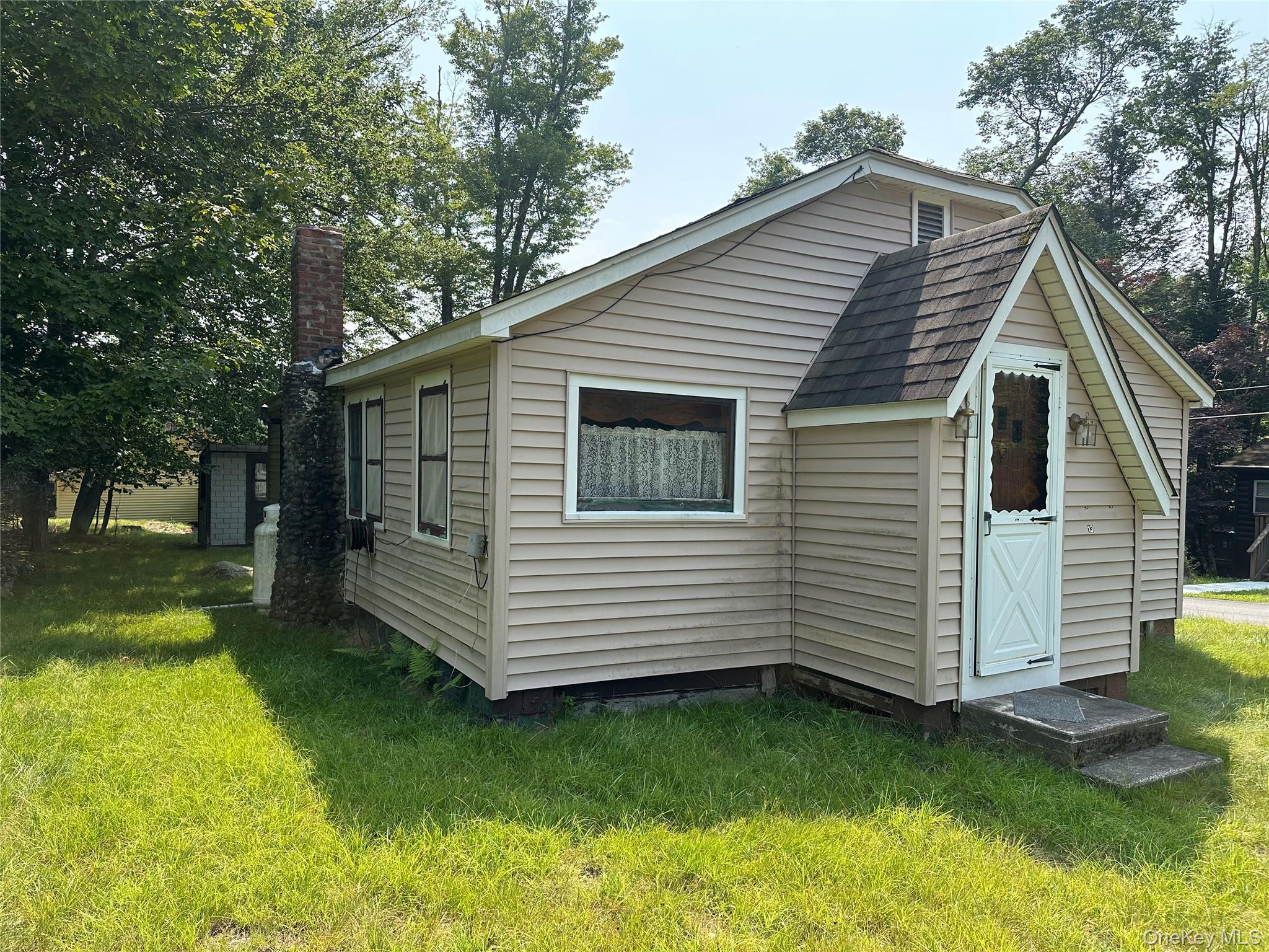 13 E Pierce Avenue Property Photo 3