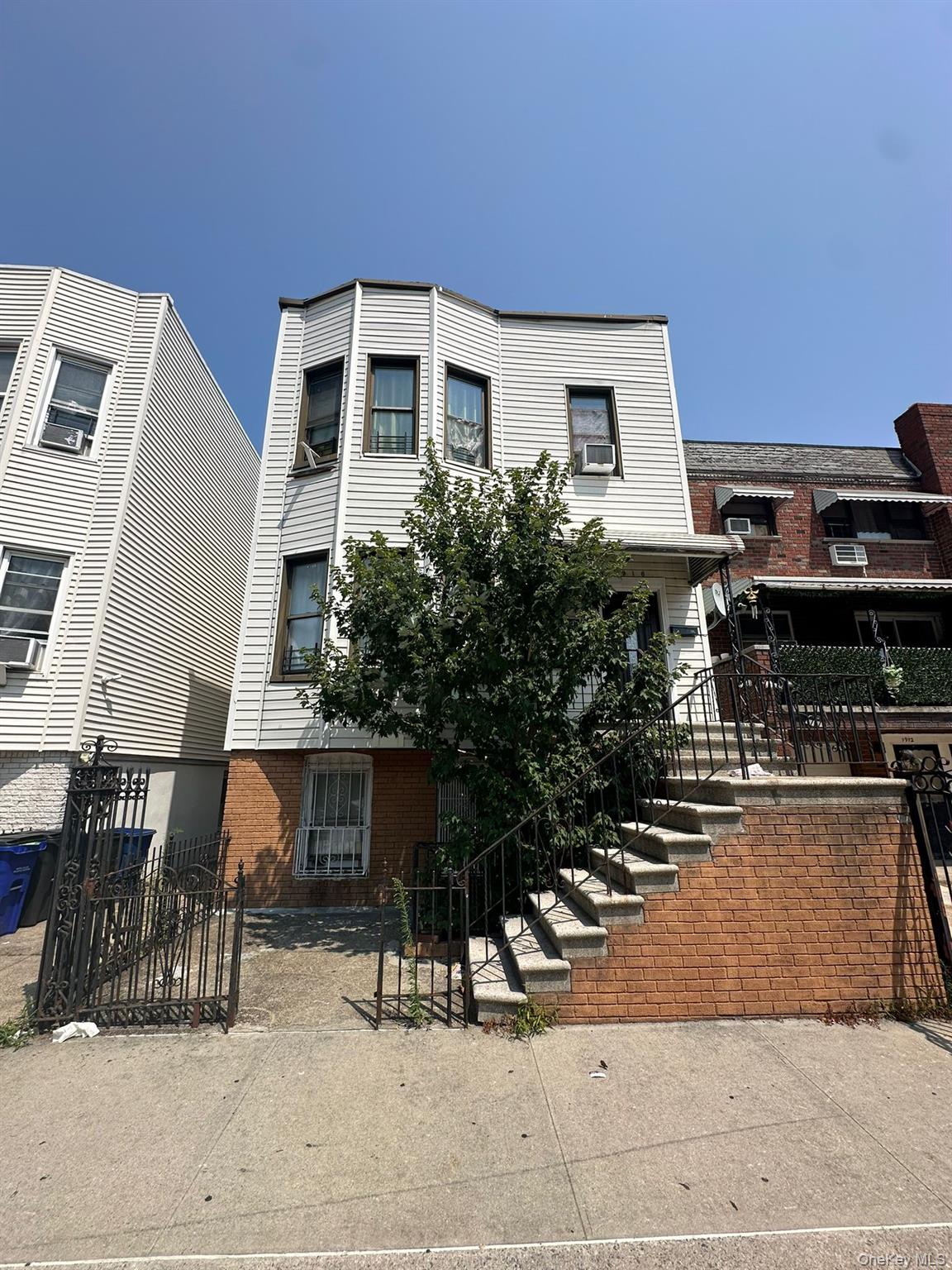 1916 Barnes Avenue Property Photo 1