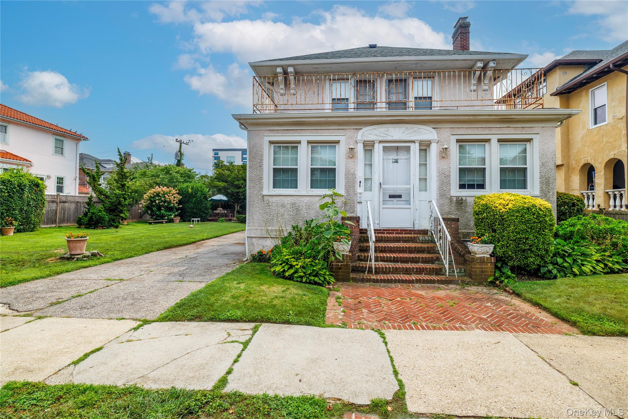 150 E Beech Street Property Photo 1