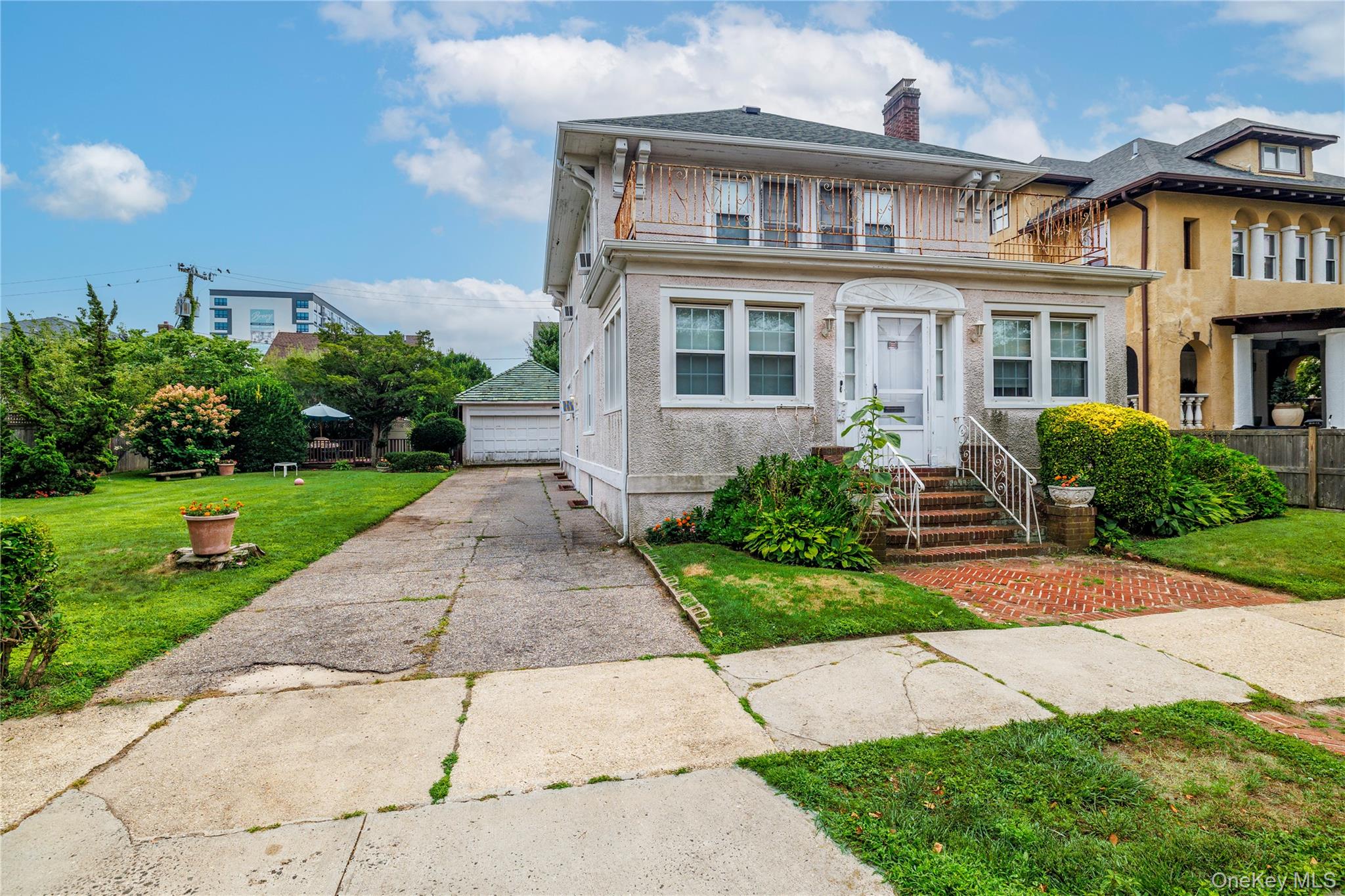 150 E Beech Street Property Photo 2
