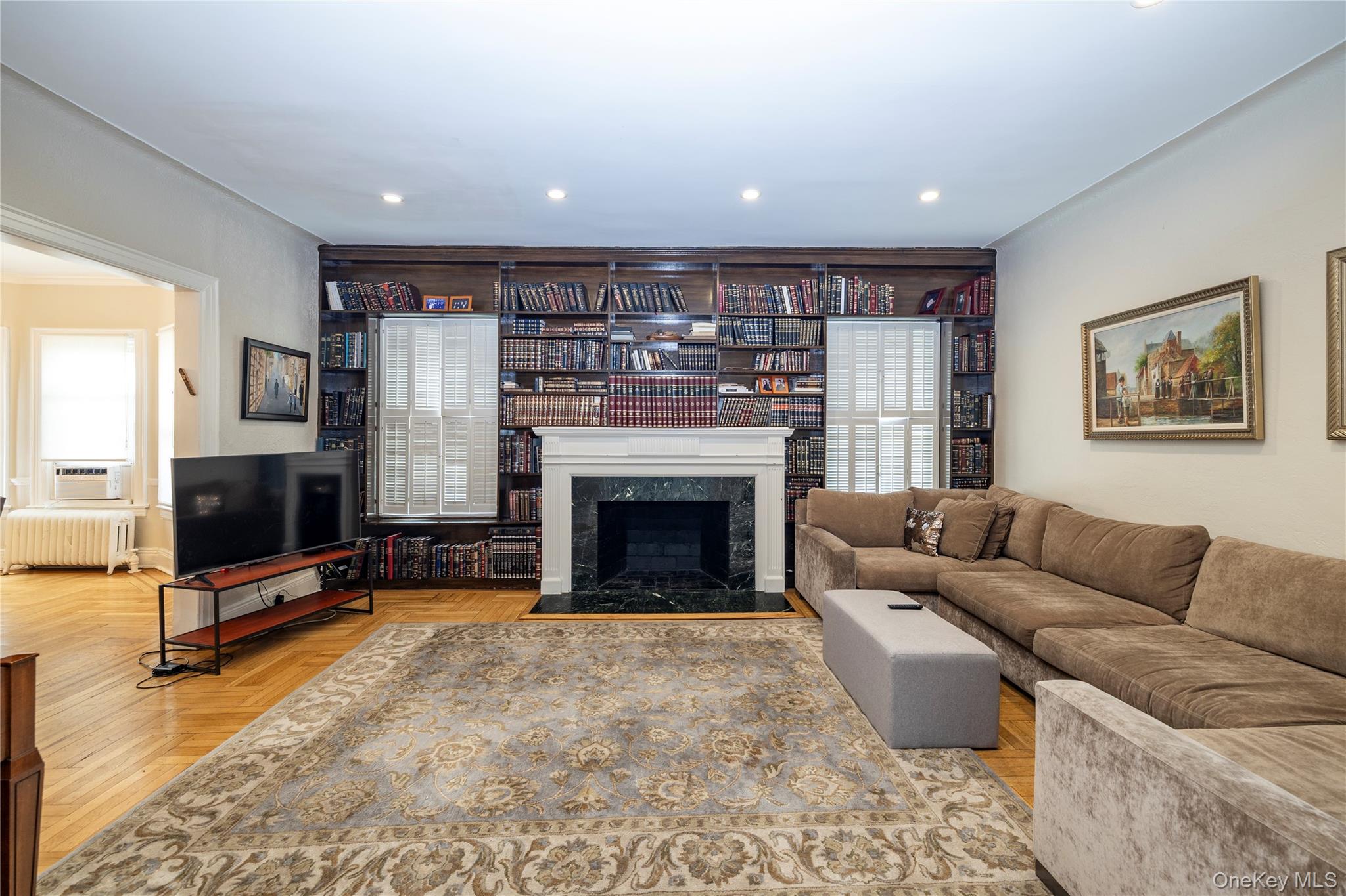150 E Beech Street Property Photo 6