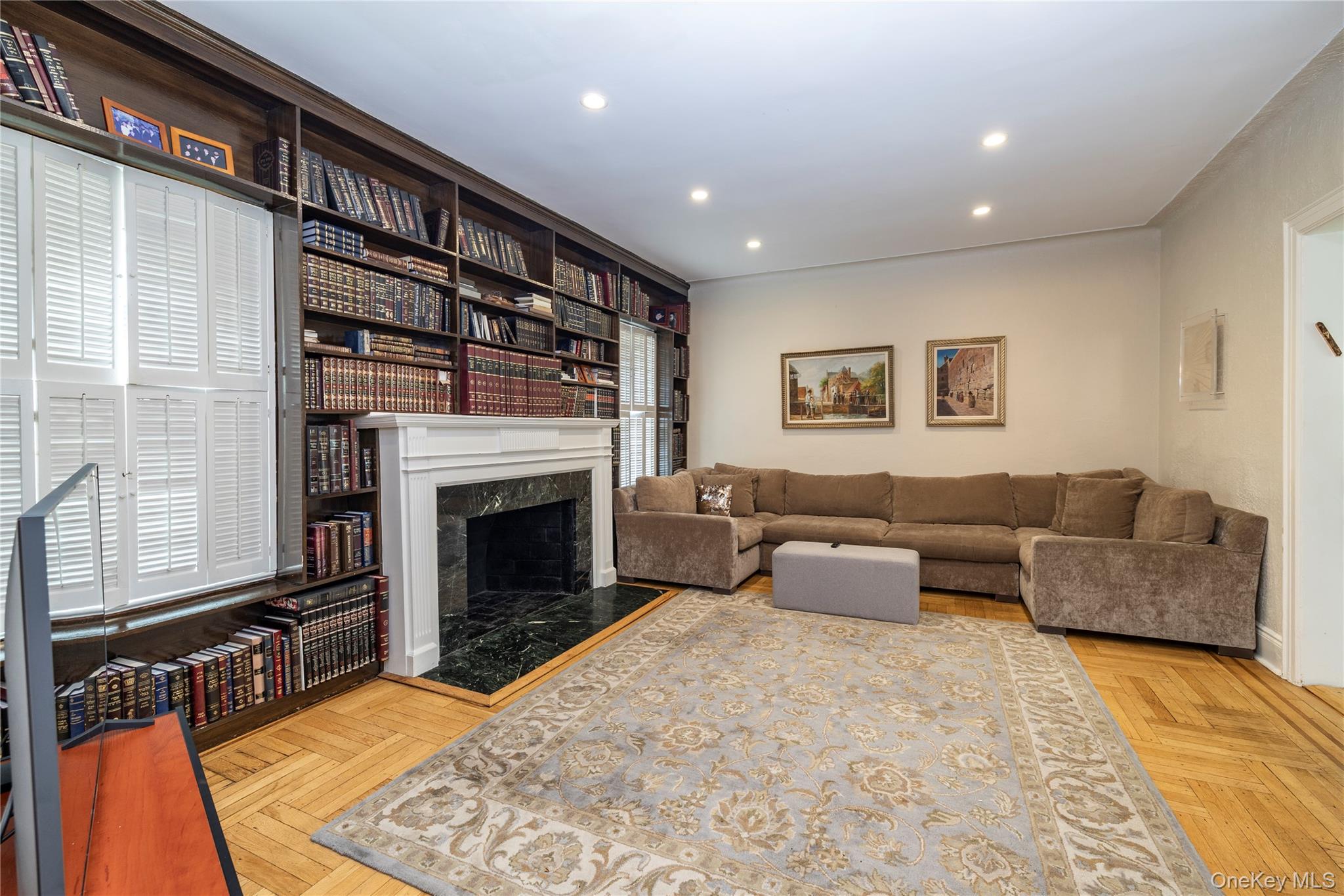 150 E Beech Street Property Photo 7