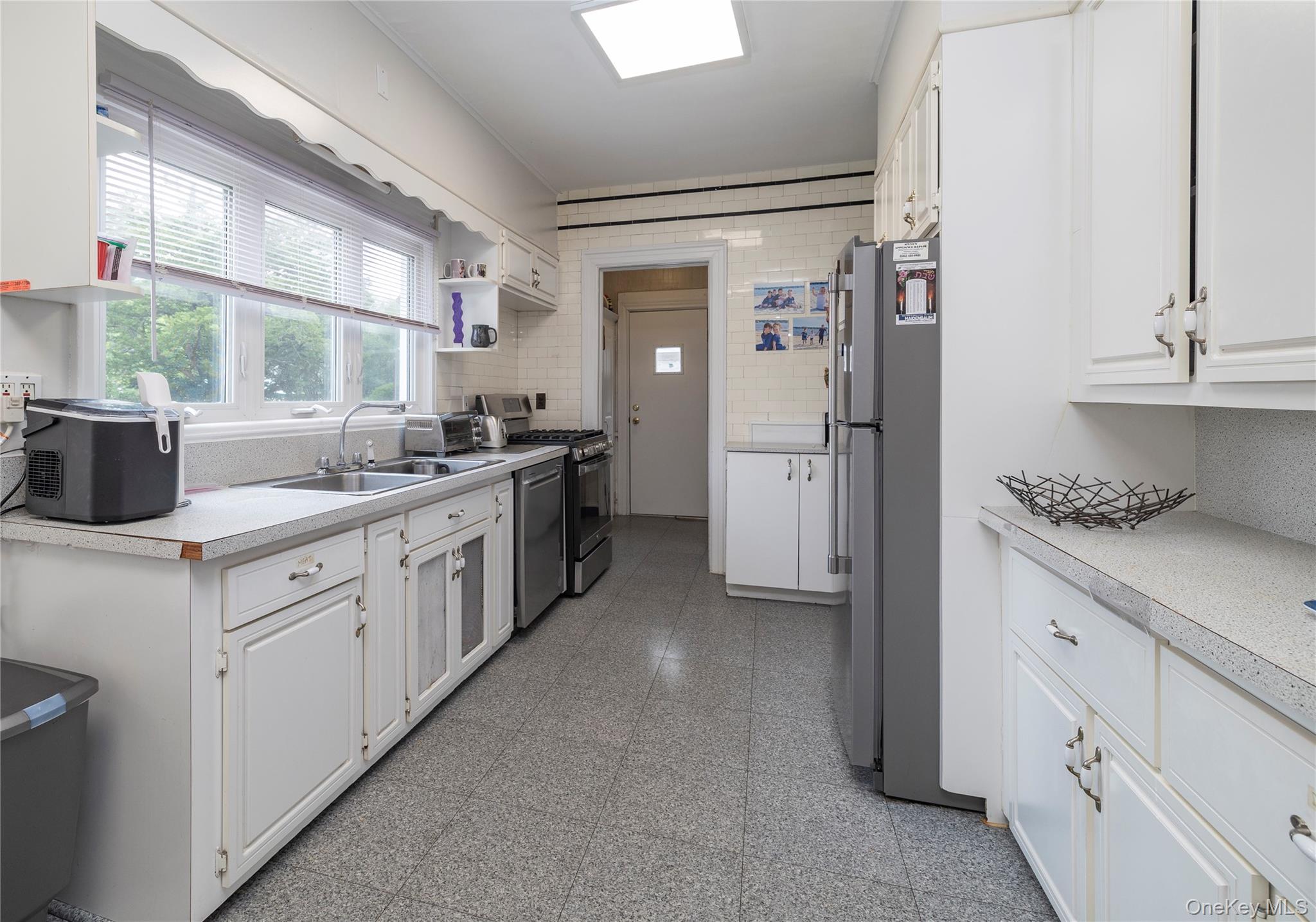 150 E Beech Street Property Photo 12