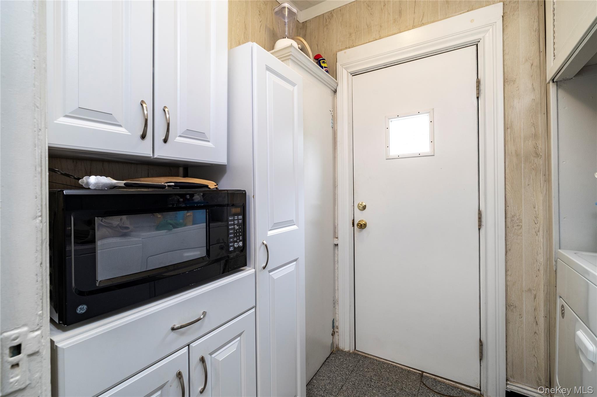 150 E Beech Street Property Photo 13