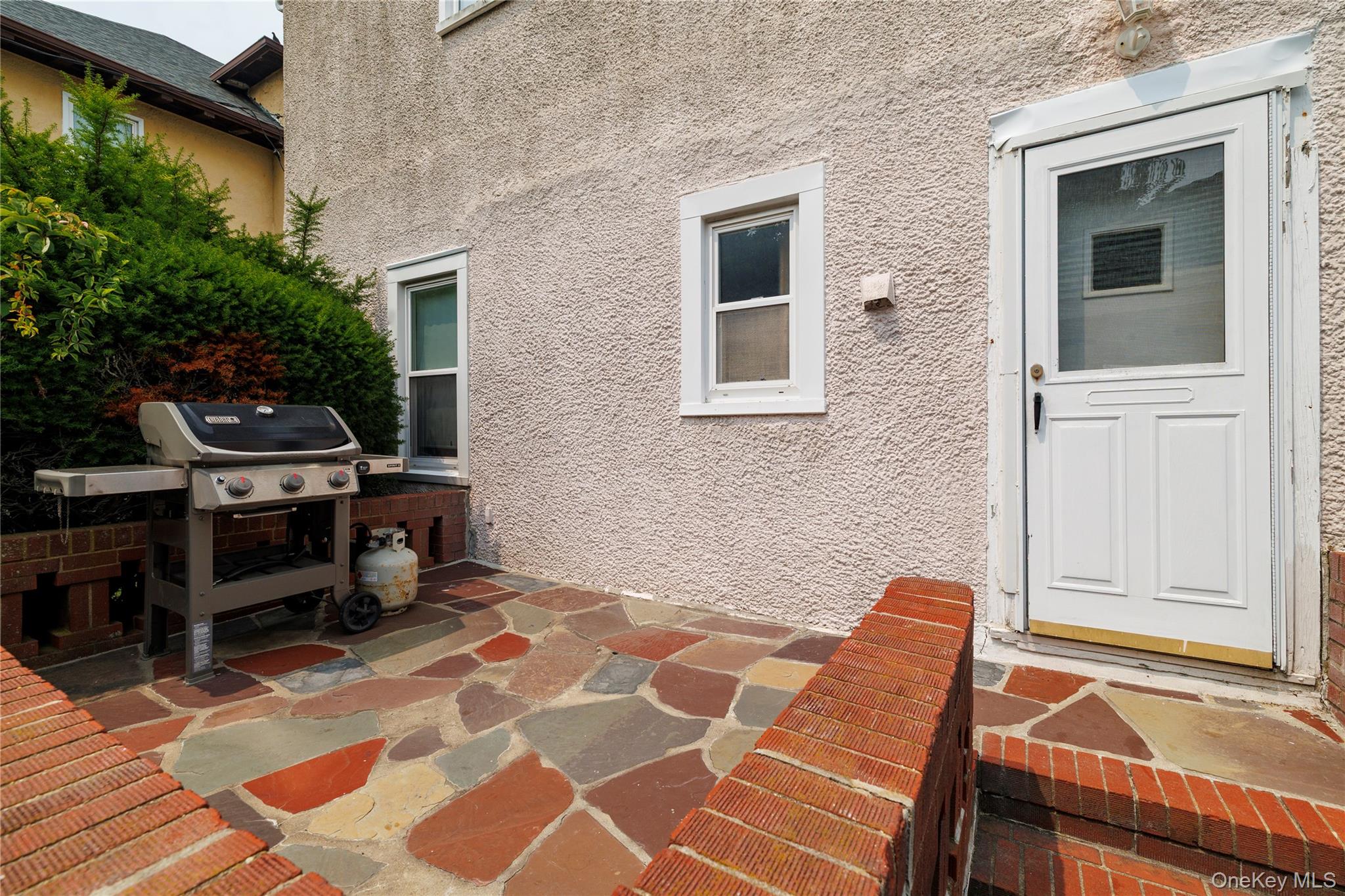 150 E Beech Street Property Photo 14