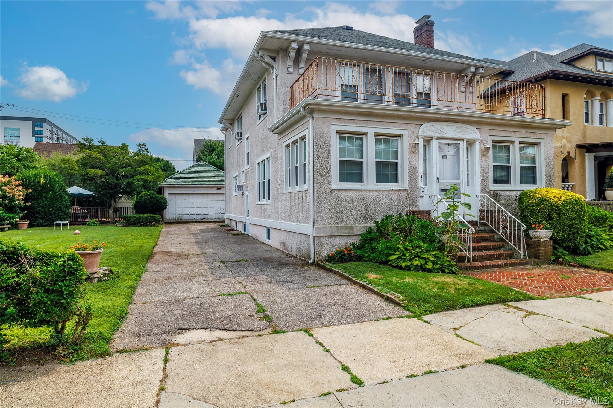 150 E Beech Street Property Photo 32