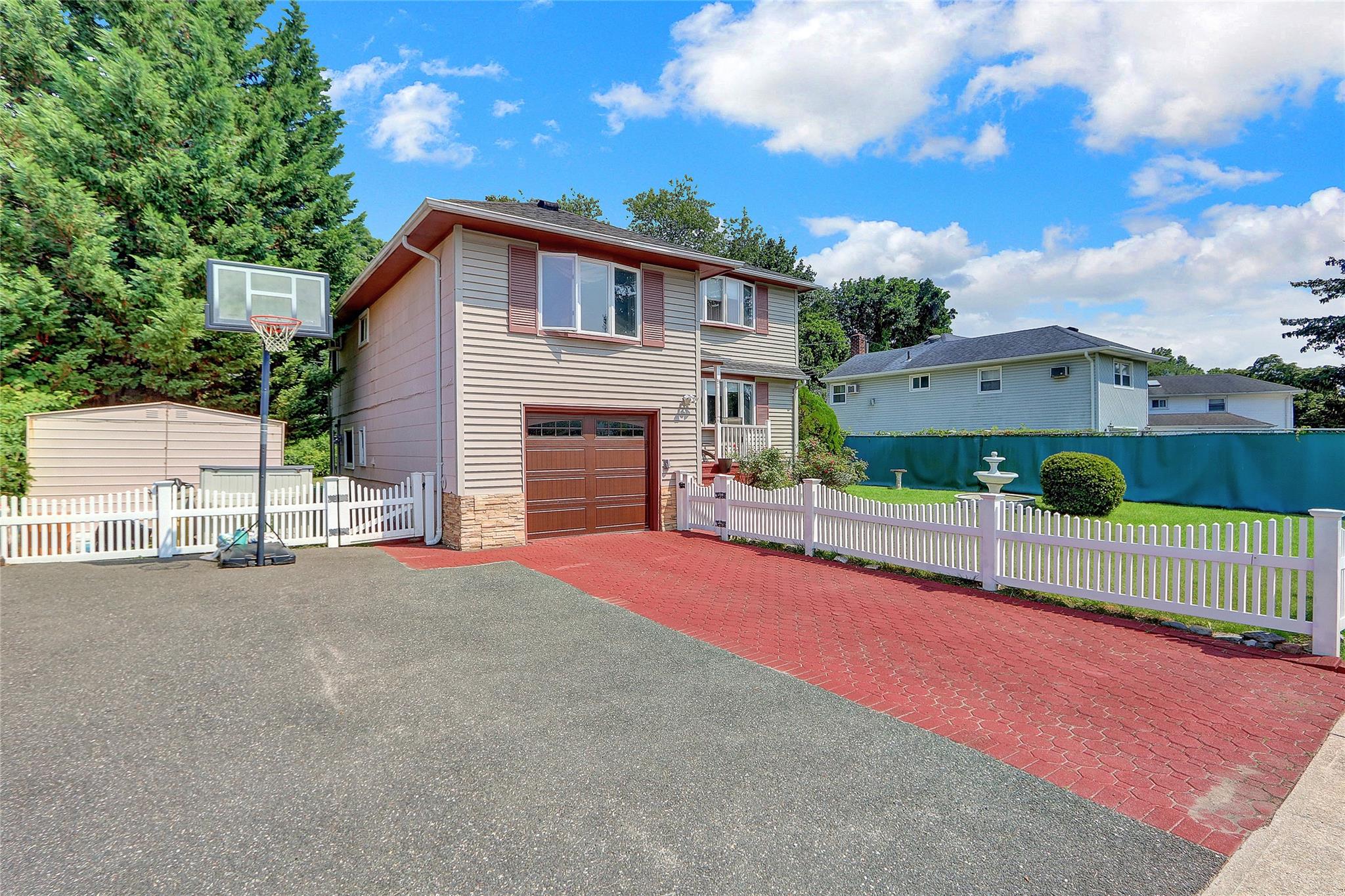 57 Elizabeth Drive Property Photo 3