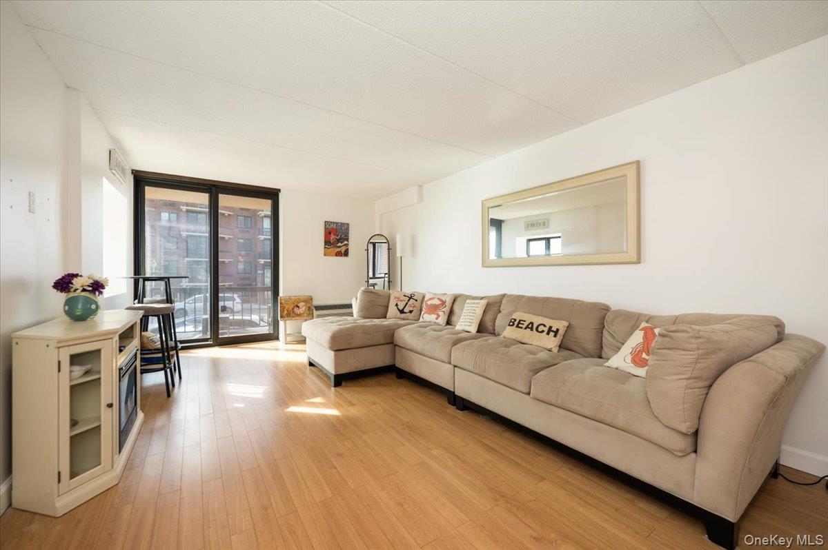 730 W Broadway 2j Property Photo 4