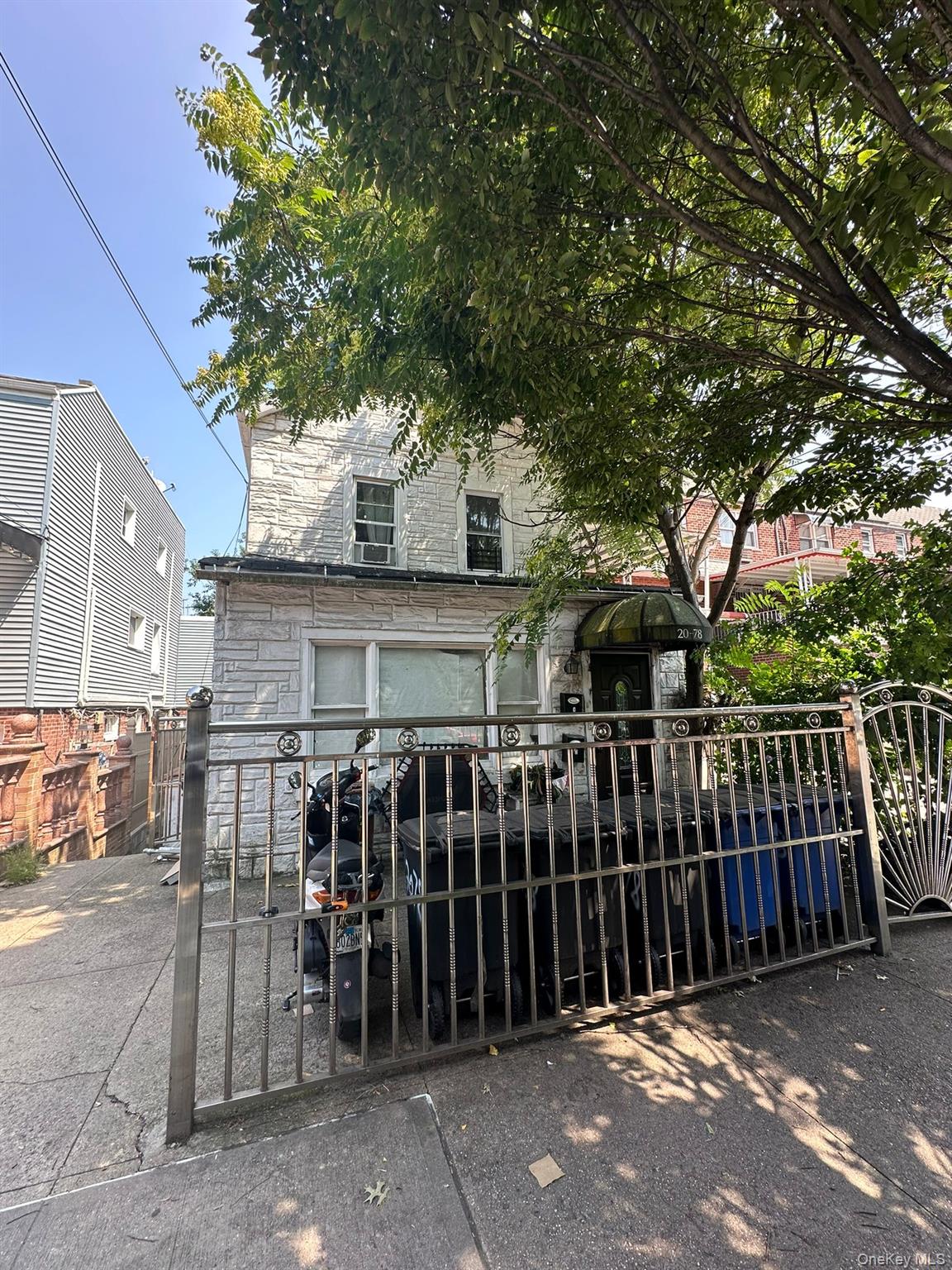 2080 Matthews Avenue Property Photo 3