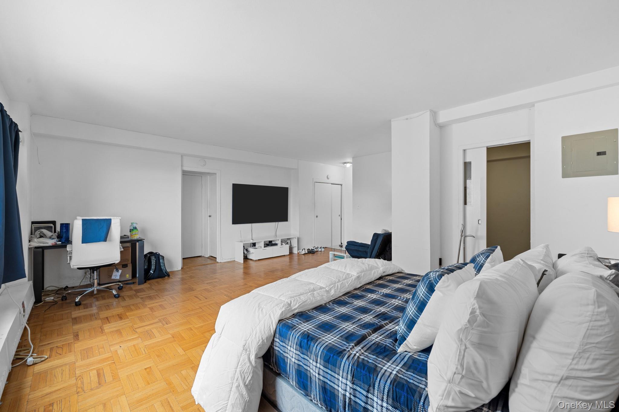 4 Fordham Hill Oval 9e Property Photo 2