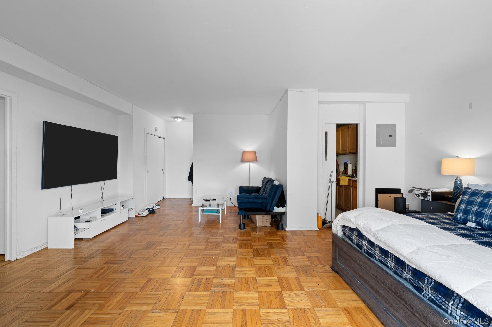 4 Fordham Hill Oval 9e Property Photo 3