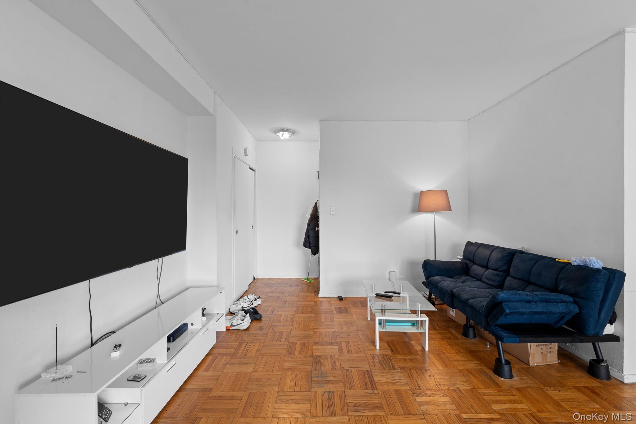 4 Fordham Hill Oval 9e Property Photo 5