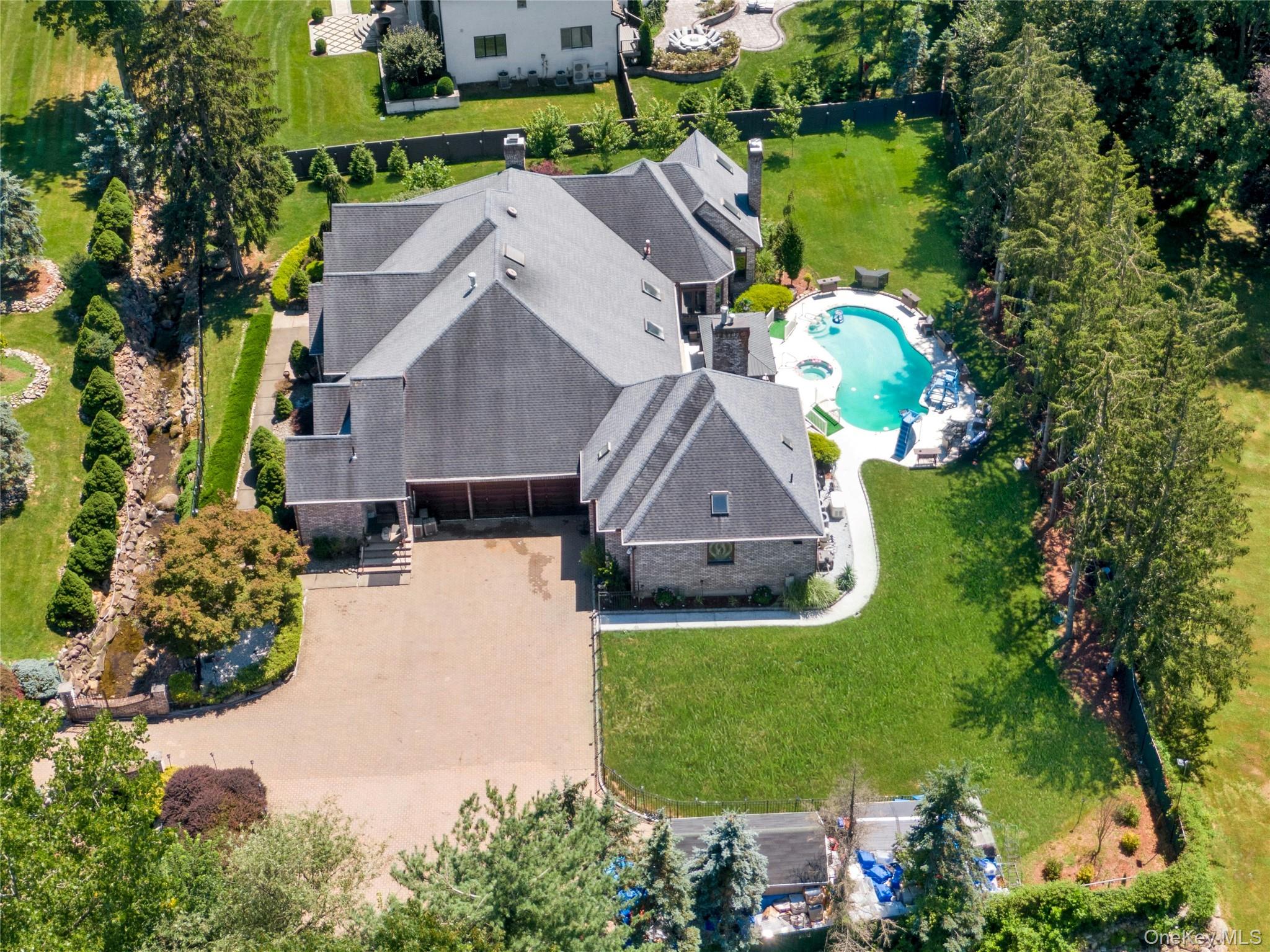 26 Pine Glen Drive Property Photo 2