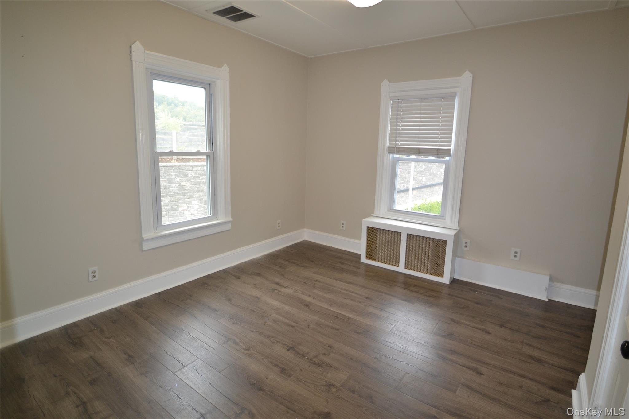 282 S Broadway Property Photo 15