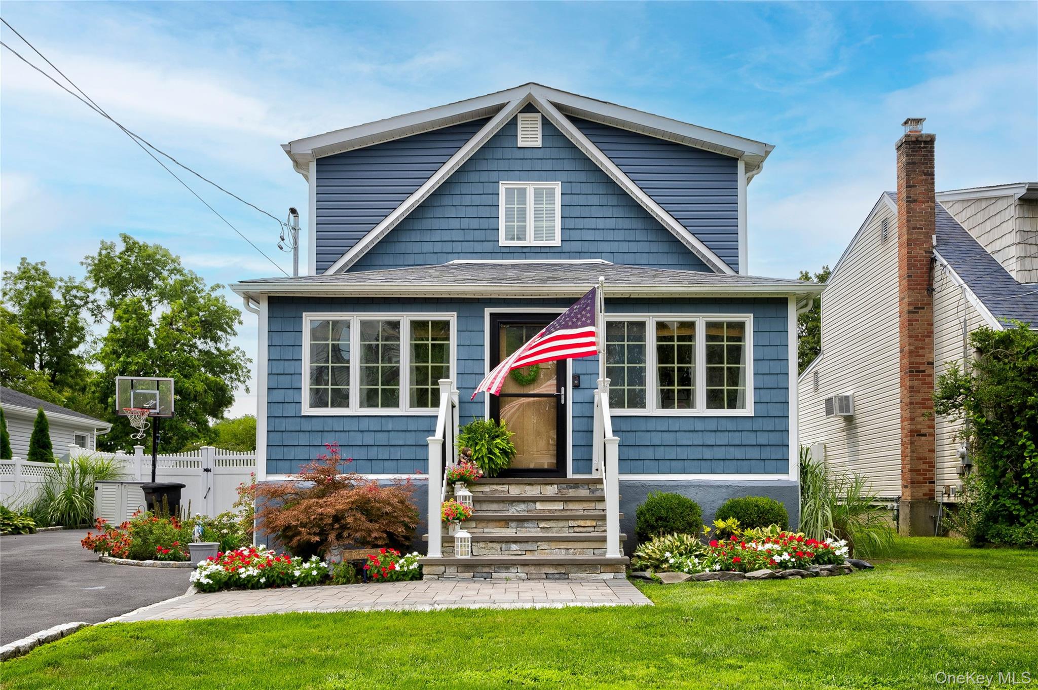 253 4th Street Property Photo 1