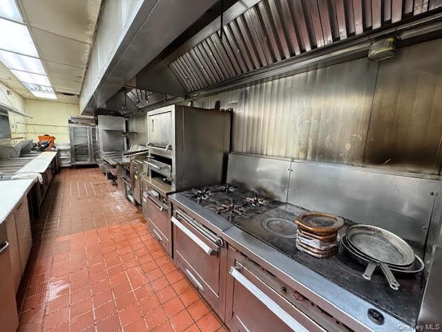 909 Union Avenue Property Photo 35