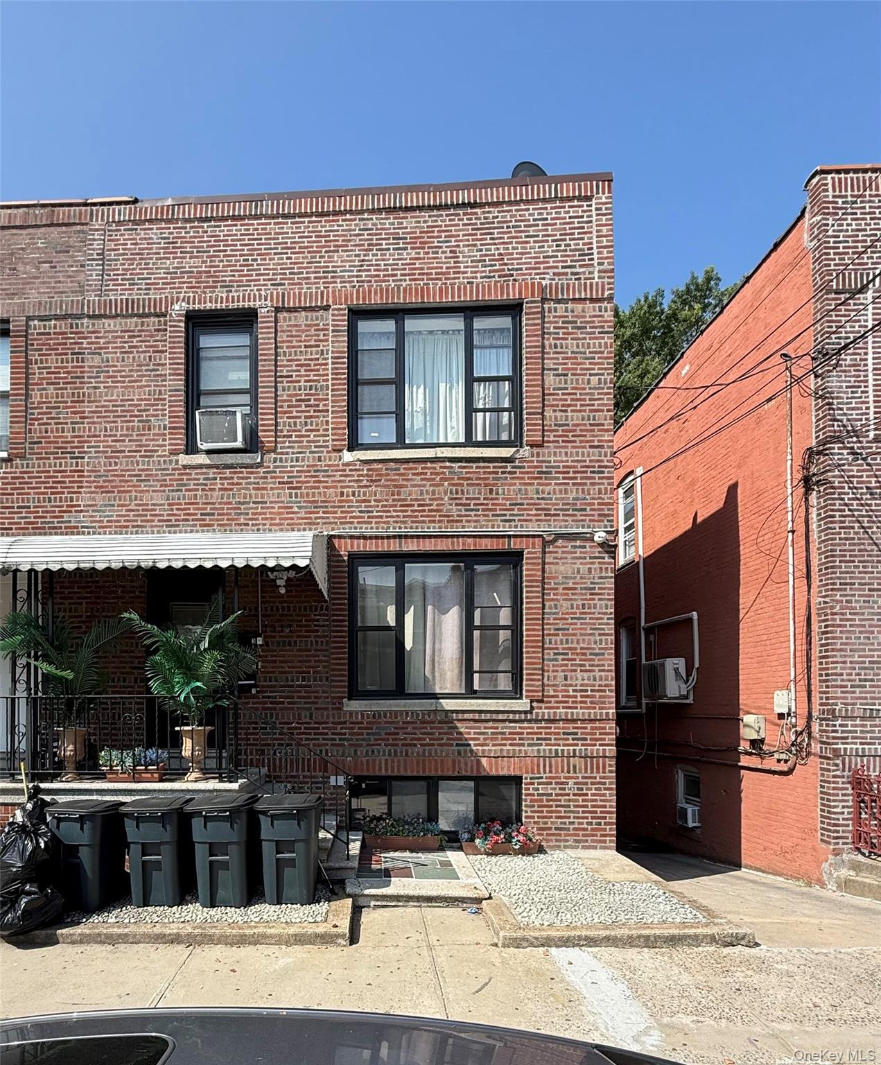 1917 Lurting Avenue Property Photo 1