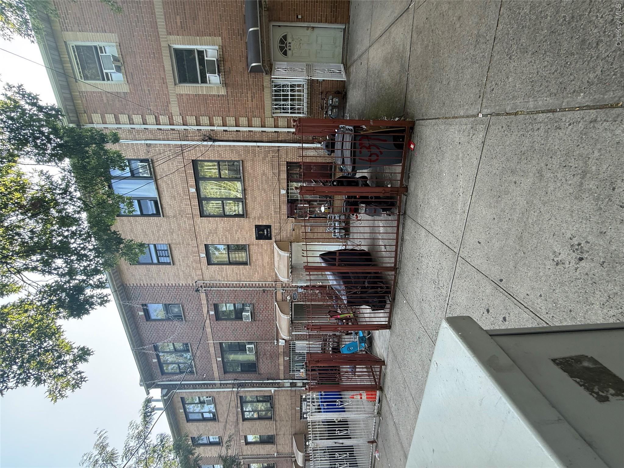 637 Barretto Street Property Photo 1