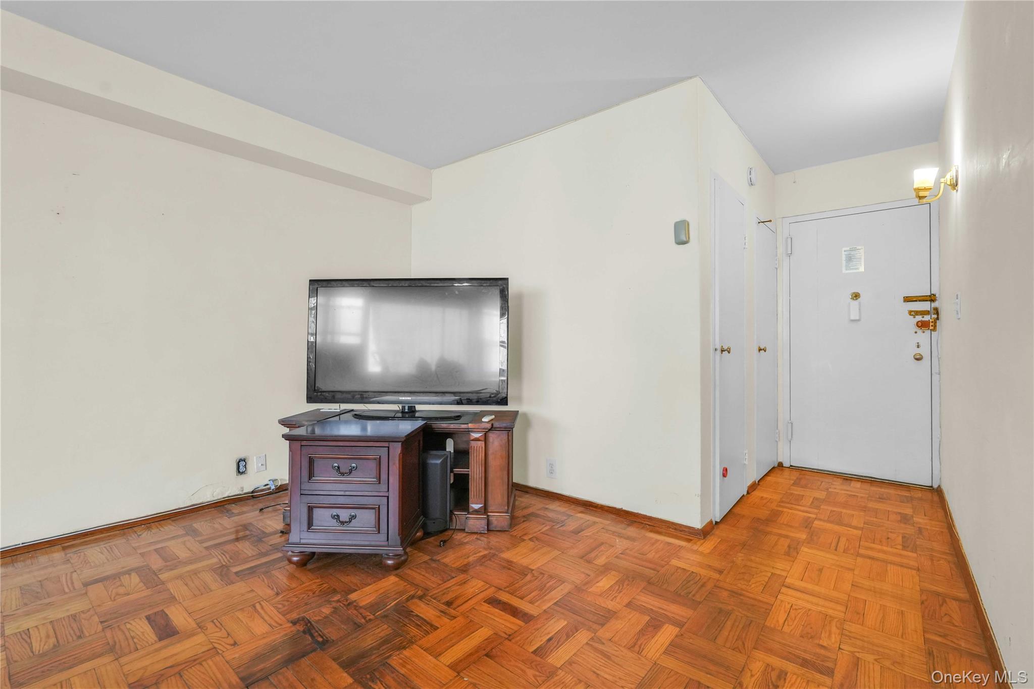 6 Fordham Hill Oval 11g Property Photo 5