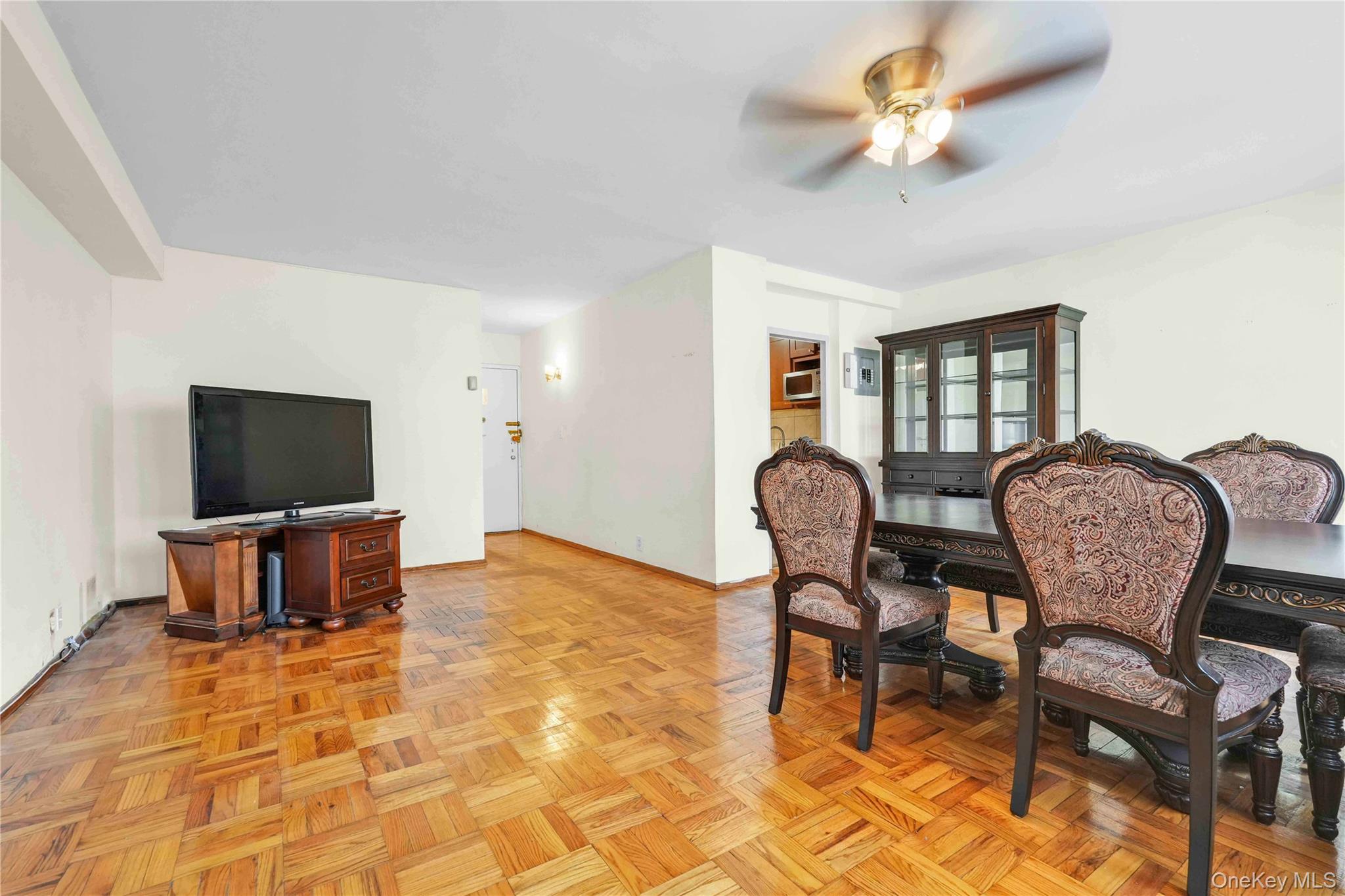 6 Fordham Hill Oval 11g Property Photo 6