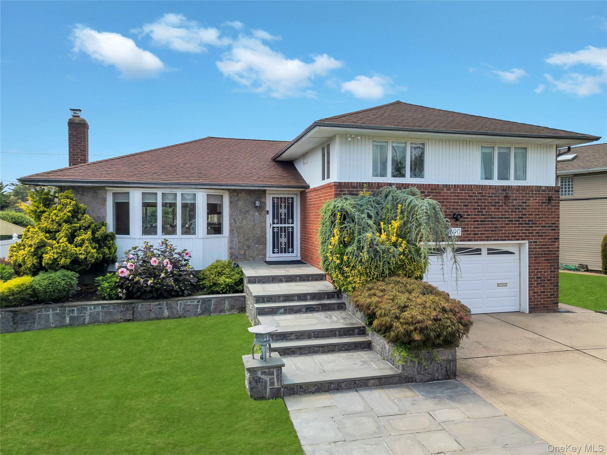 690 Edgewood Drive Property Photo 1