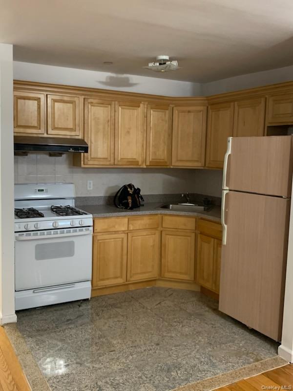 8523 Broadway 9b Property Photo 5