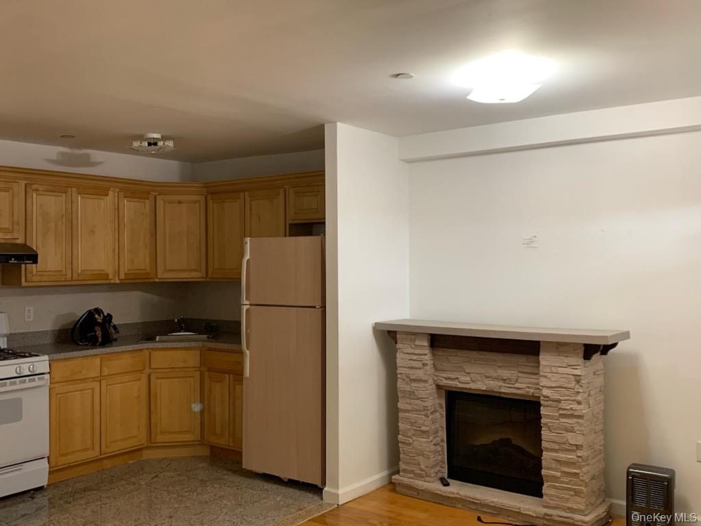 8523 Broadway 9b Property Photo 6