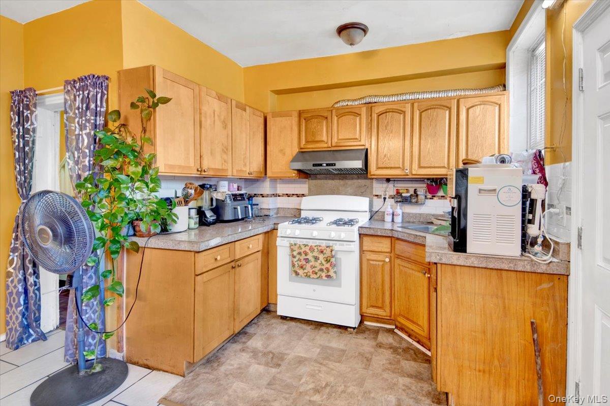 141 Webster Avenue Property Photo 3