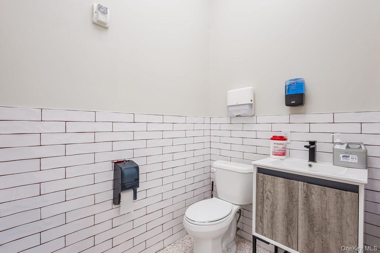 2 Suffern Lane Property Photo 10
