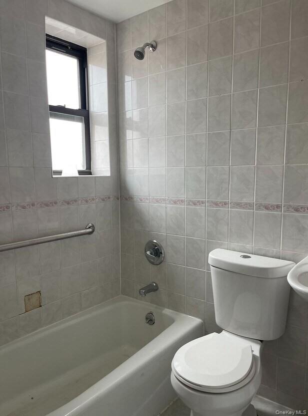 132-25 Pople Ave Property Photo 4