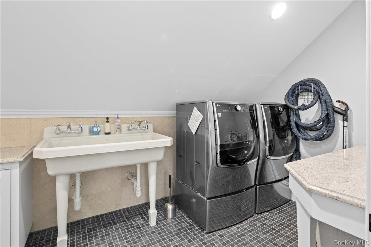 2 Sunset Drive Property Photo 34