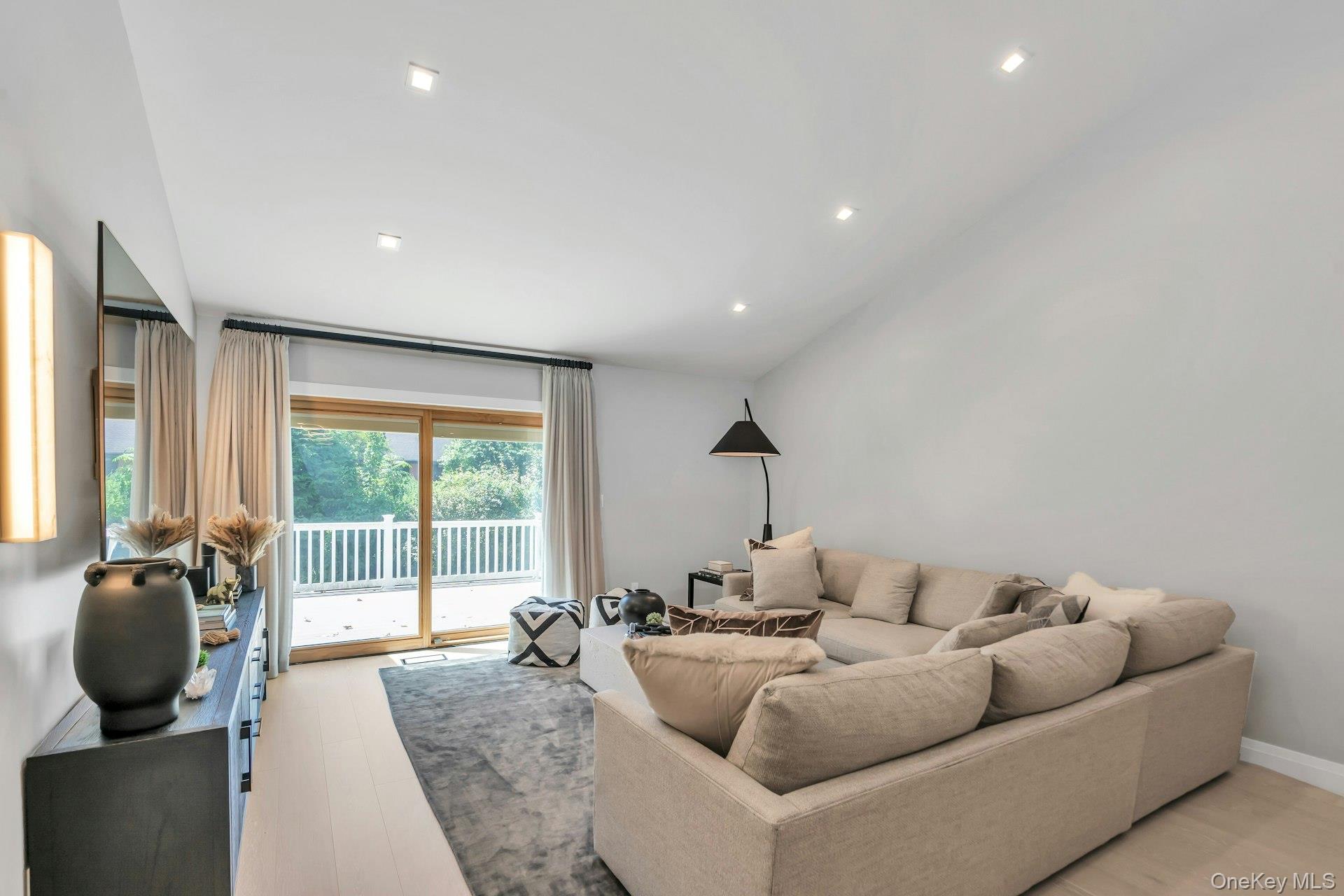 211 Hornbill Drive Property Photo 11