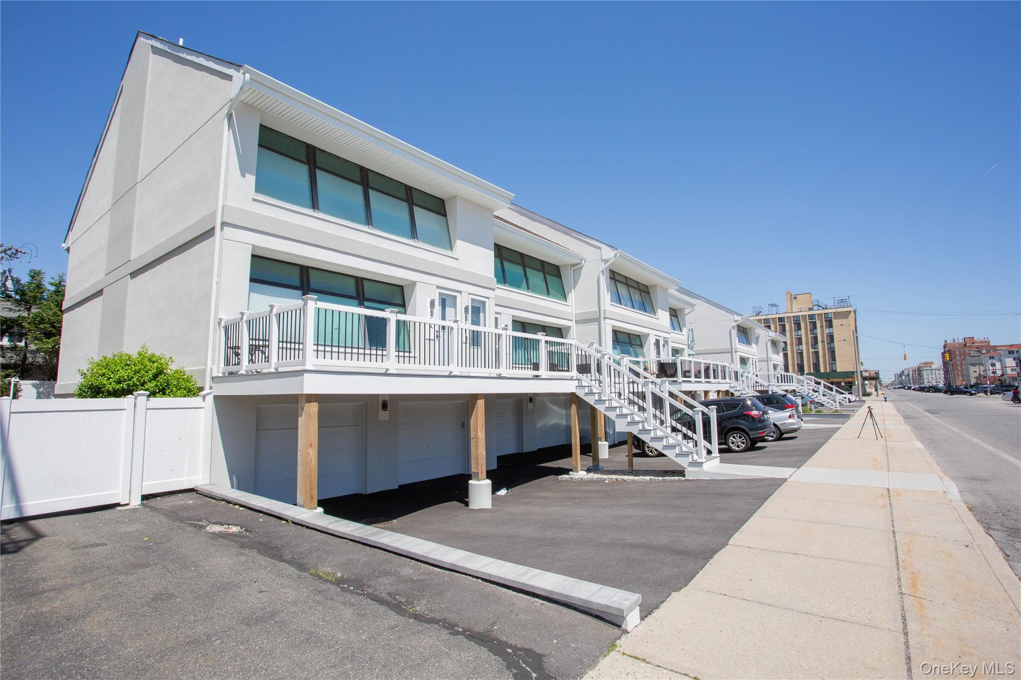 521 W Broadway B Property Photo 2