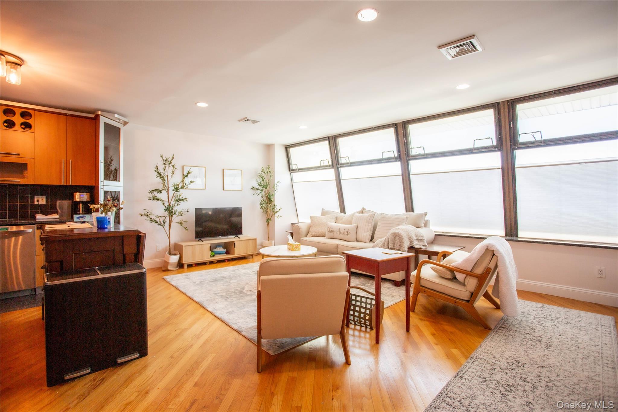 521 W Broadway B Property Photo 7